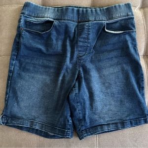 DKNY stretchy Bermuda jean shorts.